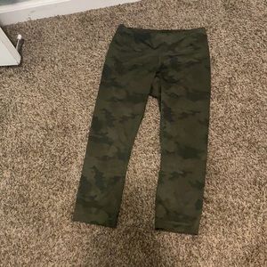 Lulu Lemon camo workout leggings size 2!